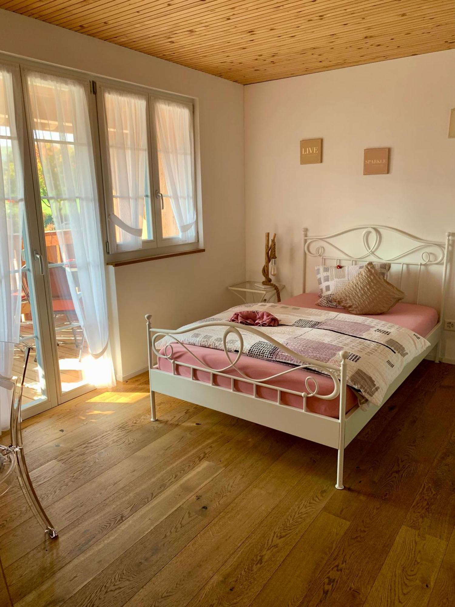 Conny'S B&B Niederweningen Esterno foto