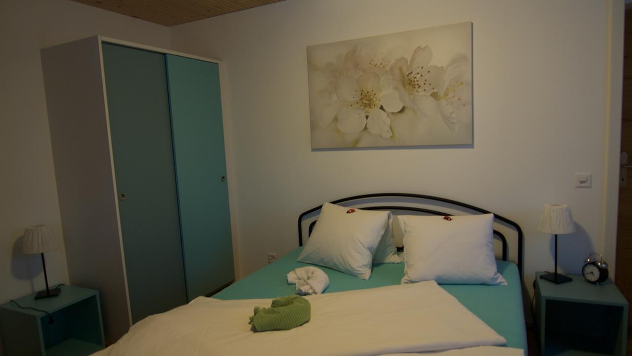 Conny'S B&B Niederweningen Esterno foto