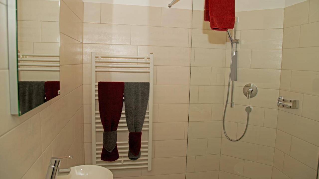 Conny'S B&B Niederweningen Esterno foto